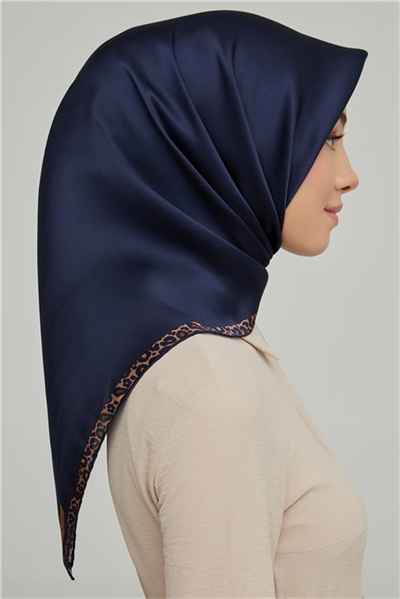 Armine Sura İpek Eşarp 21Ka8660 03