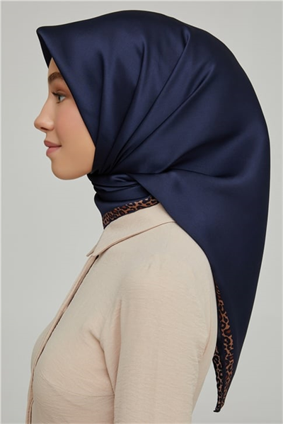 Armine Sura İpek Eşarp 21Ka8660 03