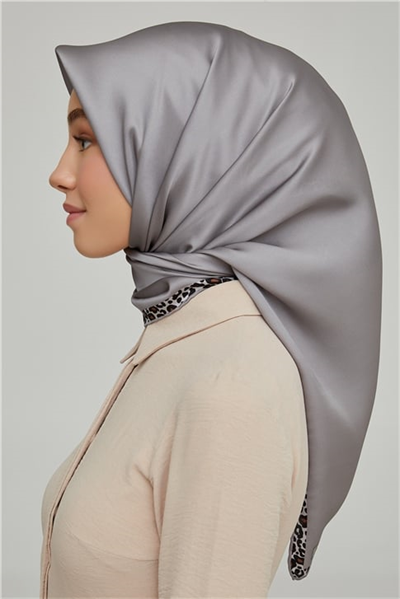 Armine Sura İpek Eşarp 21Ka8660 05