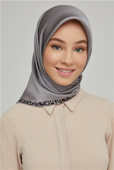 Armine Sura İpek Eşarp 21Ka8660 05
