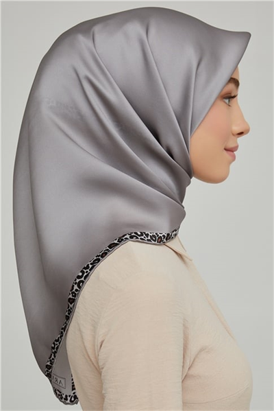 Armine Sura İpek Eşarp 21Ka8660 05