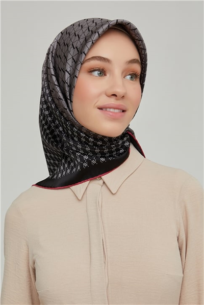 Armine Sura İpek Eşarp 21Ka8661 02