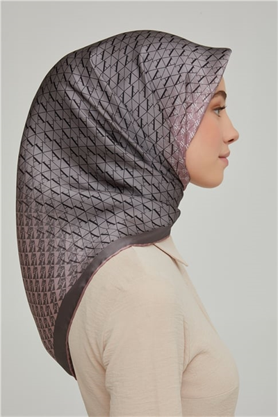 Armine Sura İpek Eşarp 21Ka8661 06