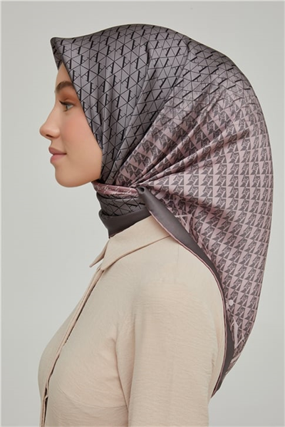 Armine Sura İpek Eşarp 21Ka8661 06