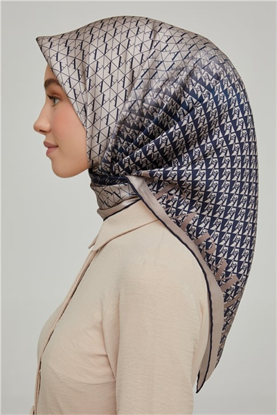 Armine Sura İpek Eşarp 21Ka8661 07