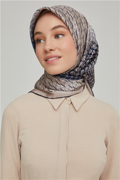 Armine Sura İpek Eşarp 21Ka8661 07