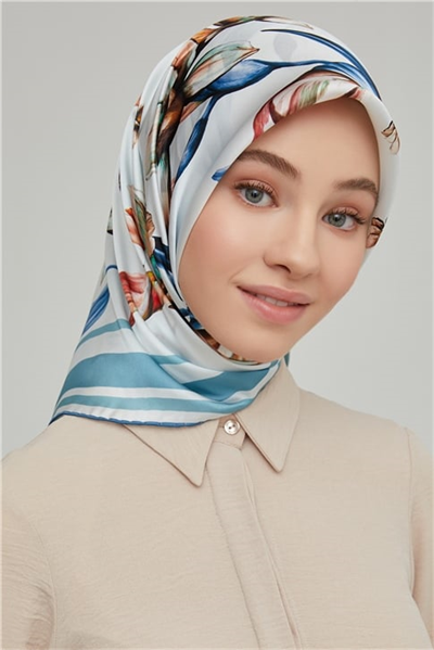 Armine Sura İpek Eşarp 21Ka8662 03