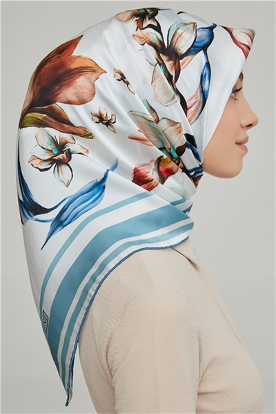 Armine Sura İpek Eşarp 21Ka8662 03