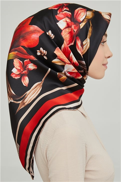 Armine Sura İpek Eşarp 21Ka8662 06