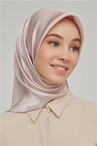 Armine Sura İpek Eşarp 21Ka8668 05