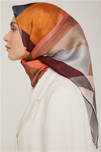 Armine Sura İpek Eşarp 22Ka8807 05