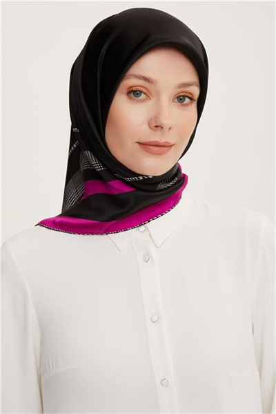 Armine Sura İpek Eşarp 22Ka8811 02