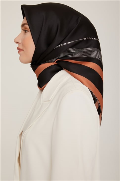 Armine Sura İpek Eşarp 22Ka8811 04