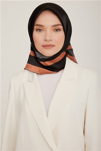 Armine Sura İpek Eşarp 22Ka8811 04