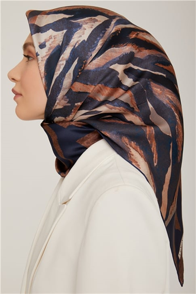 Armine Sura İpek Eşarp 22Ka8815 03