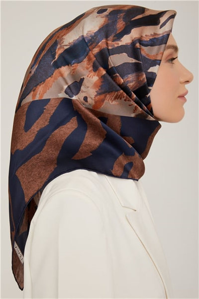 Armine Sura İpek Eşarp 22Ka8815 03