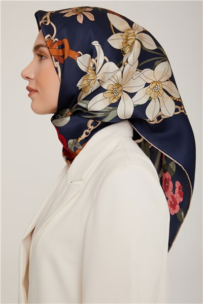 Armine Sura İpek Eşarp 22Ka8827 01