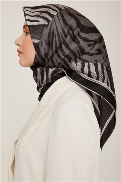 Armine Sura İpek Eşarp 22Ka8837 02