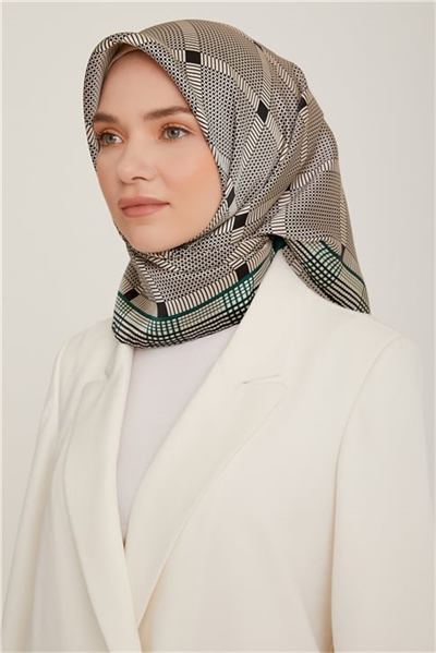 Armine Sura İpek Eşarp 22Ka8838 02