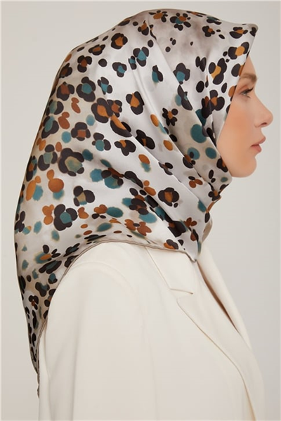 Armine Sura İpek Eşarp 22Ka8853 03