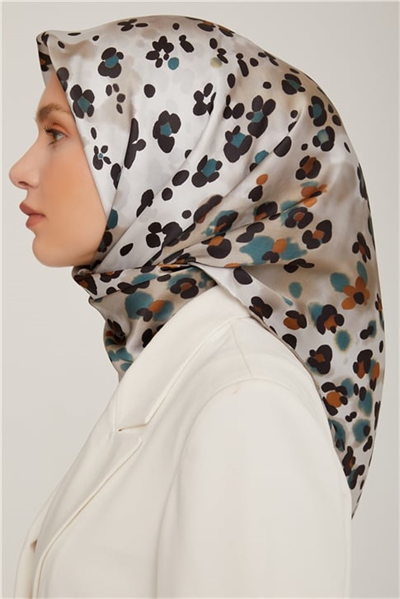 Armine Sura İpek Eşarp 22Ka8853 03