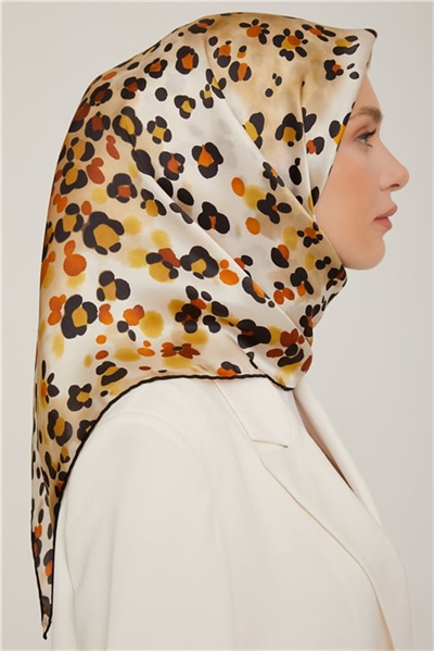Armine Sura İpek Eşarp 22Ka8853 05