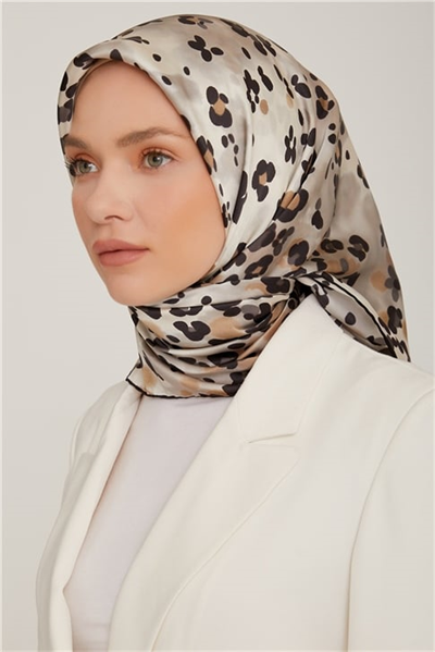 Armine Sura İpek Eşarp 22Ka8853 06