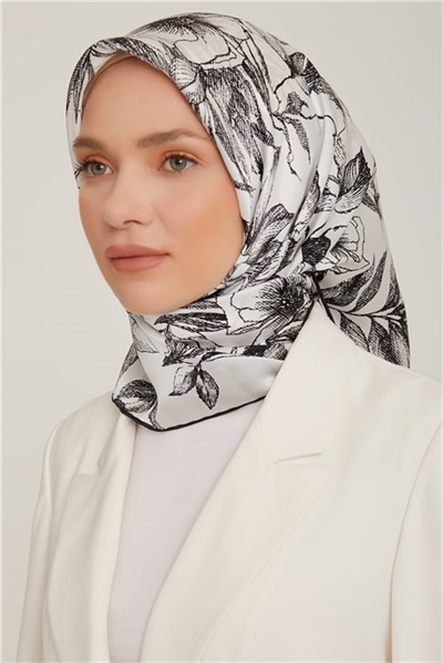 Armine Sura İpek Eşarp 22Ka8854 01
