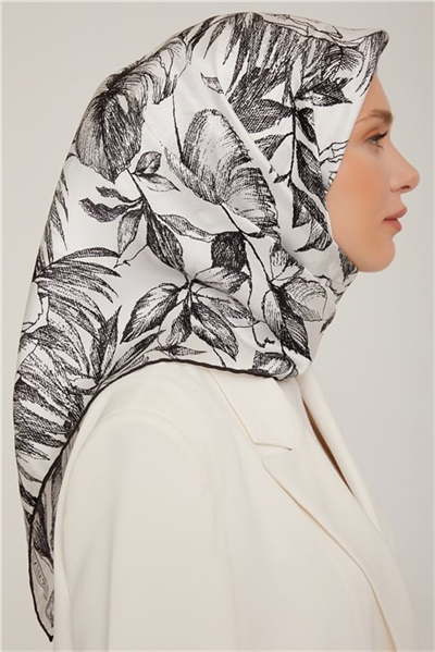 Armine Sura İpek Eşarp 22Ka8854 01
