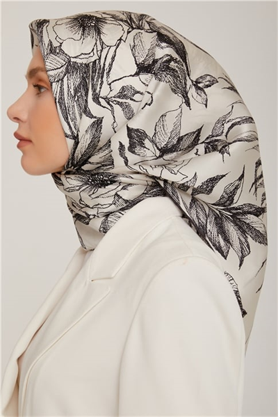 Armine Sura İpek Eşarp 22Ka8854 02