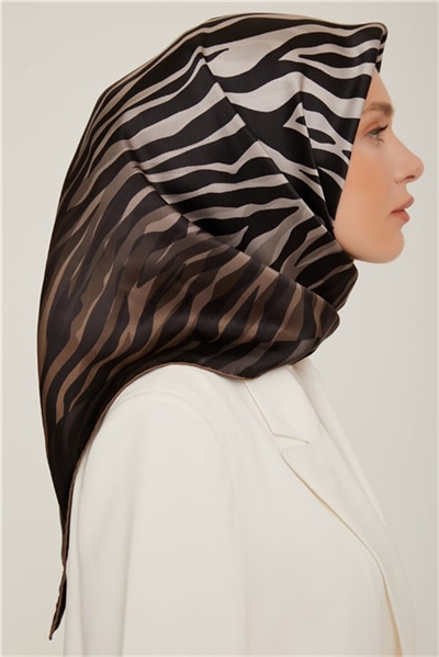 Armine Sura İpek Eşarp 22Ka8856 2 05