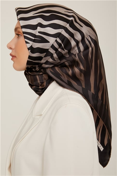Armine Sura İpek Eşarp 22Ka8856 2 05