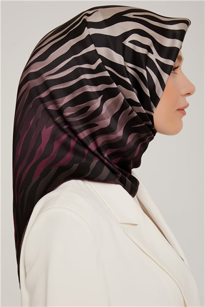 Armine Sura İpek Eşarp 22Ka8856 2 06