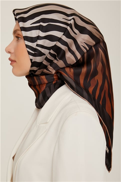 Armine Sura İpek Eşarp 22Ka8856 2 09