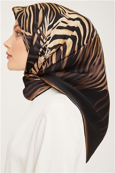 Armine Sura İpek Eşarp 23Ka9038 01