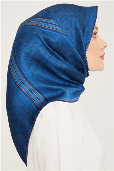 Armine Sura İpek Eşarp 23Ka9054 07