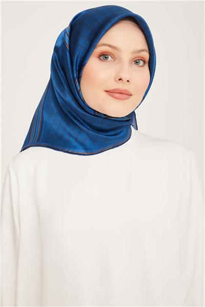 Armine Sura İpek Eşarp 23Ka9054 07