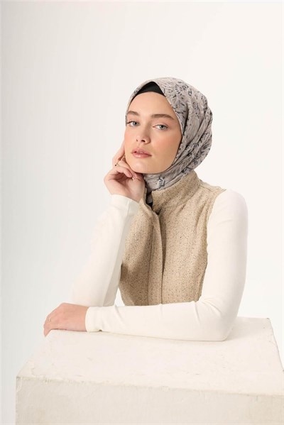İnce Pamuk Soft Eşarp Açık Vizon-Antrasit Desenli Tok Duruşlu Kaymaz 90x90