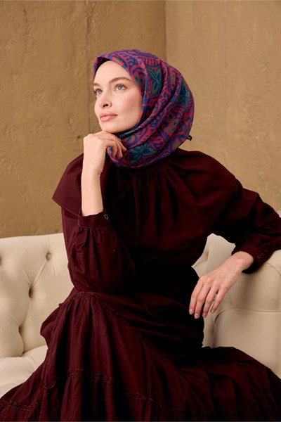 İnce Pamuk Soft Eşarp Çilek Kırmızı-Saks-Yeşil Desenli Nefes Alan Tok Duruşlu 90x90