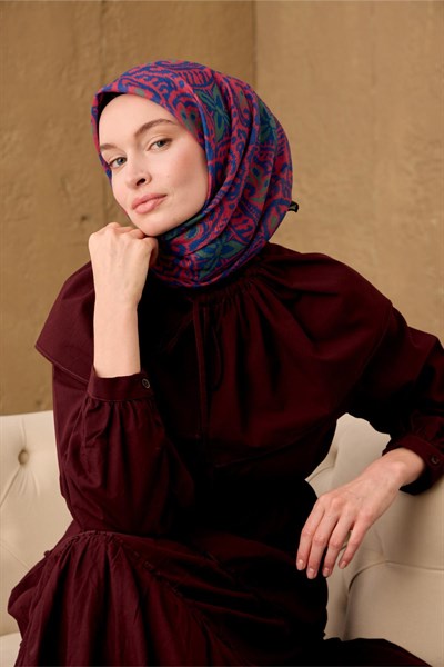 İnce Pamuk Soft Eşarp Çilek Kırmızı-Saks-Yeşil Desenli Nefes Alan Tok Duruşlu 90x90