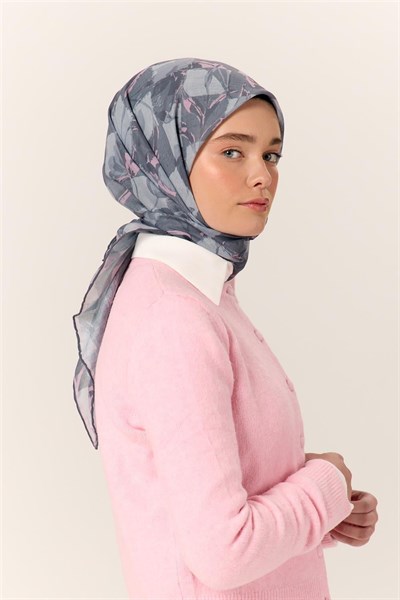 İnce Pamuk Soft Eşarp Gri-Gümüş Desenli Kaymaz Dokulu Tok Duruşlu 90x90