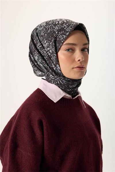 İnce Pamuk Soft Eşarp Siyah-Gümüş Desenli Tok Duruşlu Kaymaz 90x90