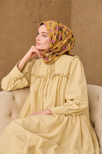 İnce Pamuk Soft Eşarp Siyah-Sarı-Pembe Desenli Kaymaz Dokulu Tok Duruşlu 90x90