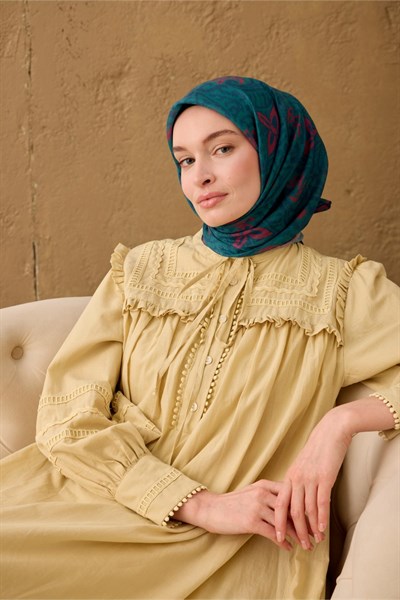 İnce Pamuk Soft Eşarp Yeşil-Petrol Mavi-Fuşya Desenli Nefes Alan Tok Duruşlu 90x90