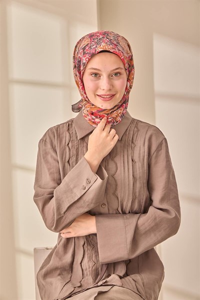 İpek Karışımlı Olinda Eşarp Siyah Taba Kırmızı Pembe Desenli Dört Mevsim 90x90