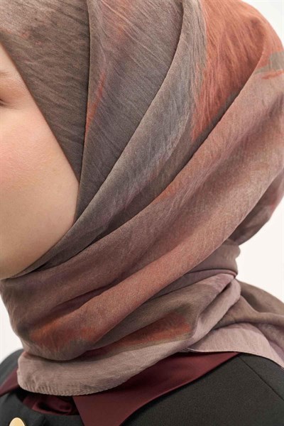 Olinda İpek Karışımlı Eşarp Soyut Desen Koyu Vizon 90x90
