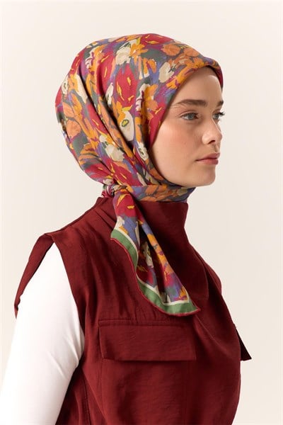 Organik Pamuk İpek Eşarp Sarı Çilek Kırmızısı Çiçek Desenli Tok Duruşlu 90x90