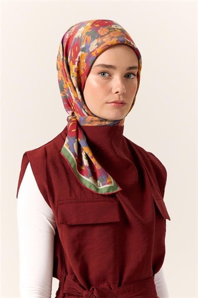 Organik Pamuk İpek Eşarp Sarı Çilek Kırmızısı Çiçek Desenli Tok Duruşlu 90x90