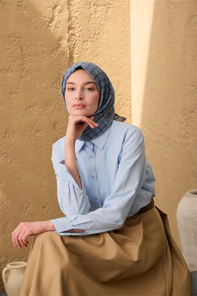 Pamuk Floş Eşarp Bebe Mavi–Lacivert Desenli Kaymaz Dokulu Tok Duruşlu 90x90