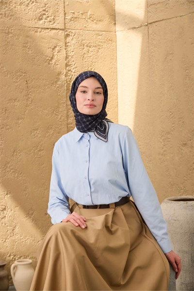 Pamuk Floş Eşarp Siyah–Gümüş Desenli Kaymaz Dokulu Tok Duruşlu 90x90